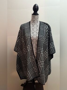 Nicole Millet Black & White Open Front Sweater Cape